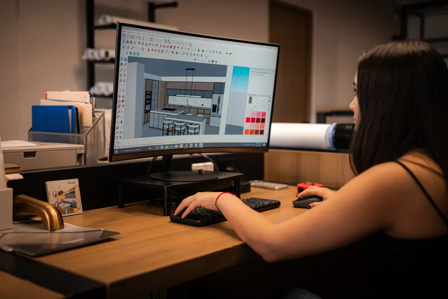 Arquitecta de Prisma Habita diseñando una casa a la medida en 3D en Puebla